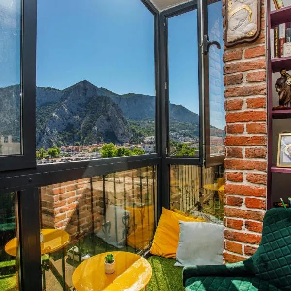 Luxury 4 star, amazing view apartment with free parking, hotel in Omiš