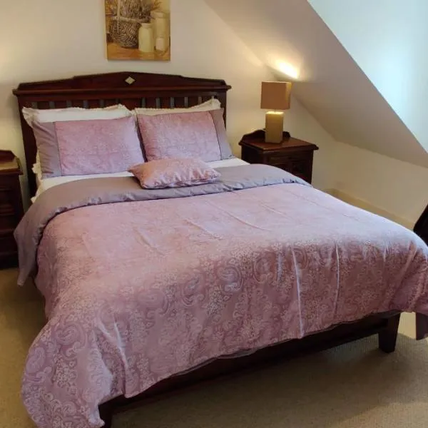 'Neasa' Luxury Double Bedroom, hotel em Foxford