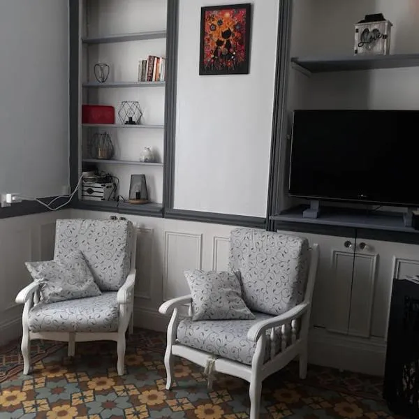 Maison de ville proche beauval avec parking – hotel w mieście Selles-sur-Cher