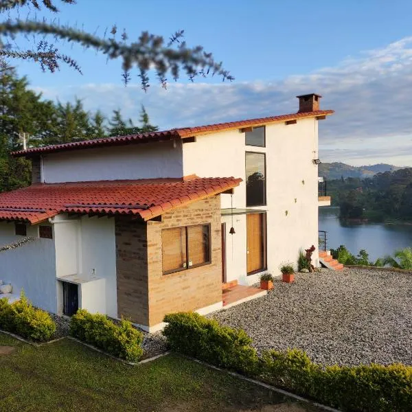 La Villa, Espectaculares vistas al lago Peñol-Guatape, hotel in Guatapé