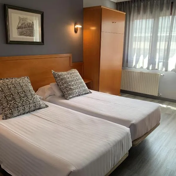 Hotel Carbayon, hotel i Hevia