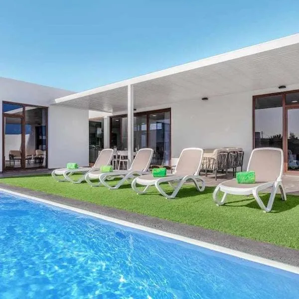 Villa Ponzos Chalet independiente y privado, hôtel à Triquivijate