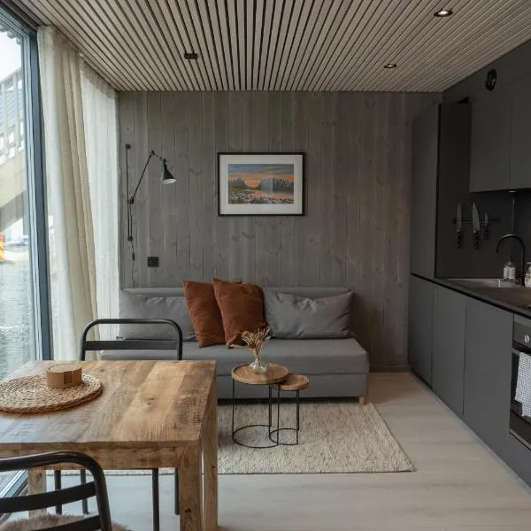 Modern apartment in Henningsvær, hotel en Festvåg