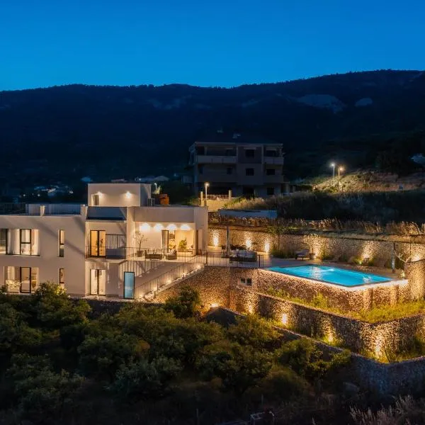 Luxury Villa Envivo Komiža with heated pool and professional gym, hotel v destinaci Komiža