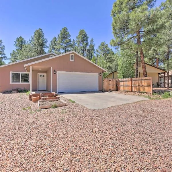 Fenced Yard, Fire Pit Quiet Show Low Home!, hotel in Show Low