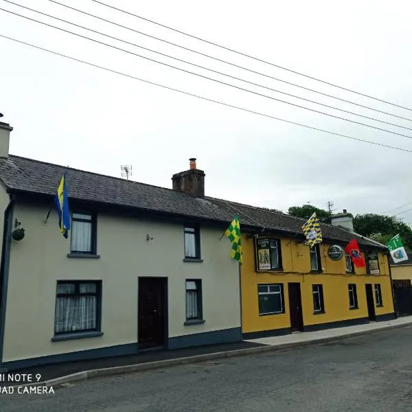 Danny's Bar Restaurant & accommodation, hotel in Kilkishen