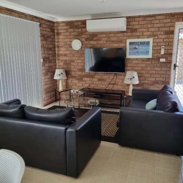 Ocean Beach Chalet 16, hotel di Jurien Bay