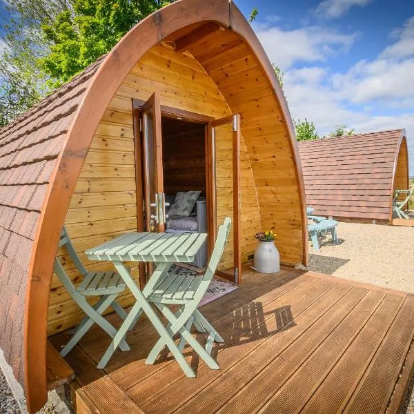 Westport Glamping at Doon Angus Farm, hotel in Killavally