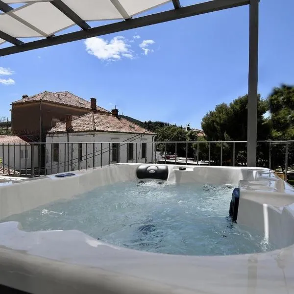 Modern Jacuzzi Apartment Mickey, hotel in Dubrovnik