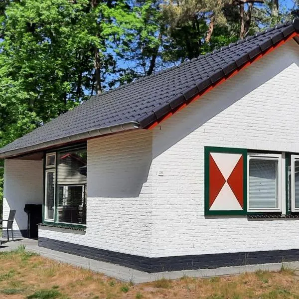 Bungalow, vrijstaand, het Vosseven nr 38, khách sạn ở Stramproy