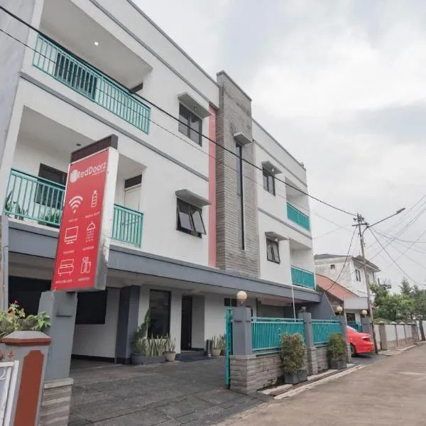 RedDoorz Plus at Buah Batu, hotel di Bandung