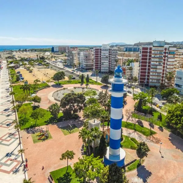 Luxury 190m2 Amplio apartamento moderno con terraza en la azotea de 50m2 junto a la playa, en el centro de Torre del Mar, Málaga, Modern large apartment with 50m2 roof terrace by the beach, right in the center of Torre del Mar, Malaga, khách sạn ở Torre del Mar