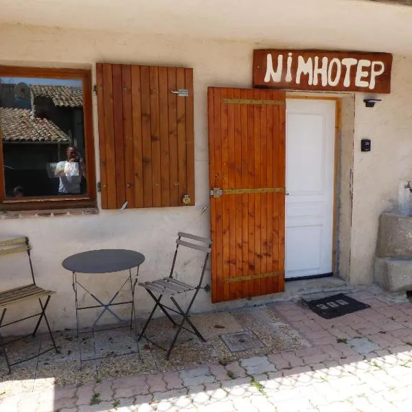 le Nimhotep, hotel Saint-Aubanban