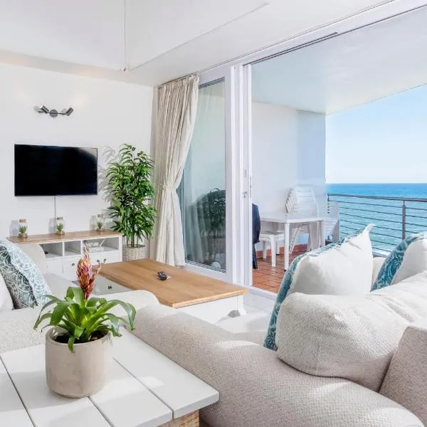 Ocean Blue at Chakas Cove, Beachfront Apartment, khách sạn ở Ballito