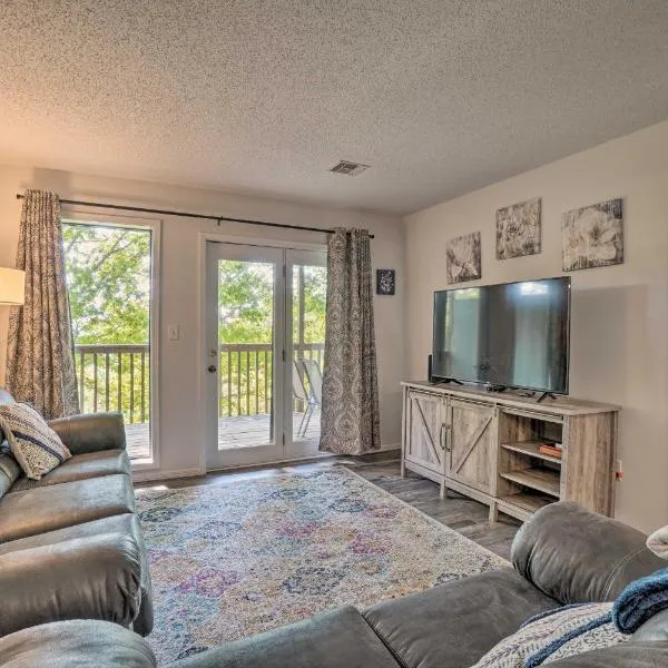 2 Mi to Silver Dollar City Condo with Mtn Views, hotel a Branson West