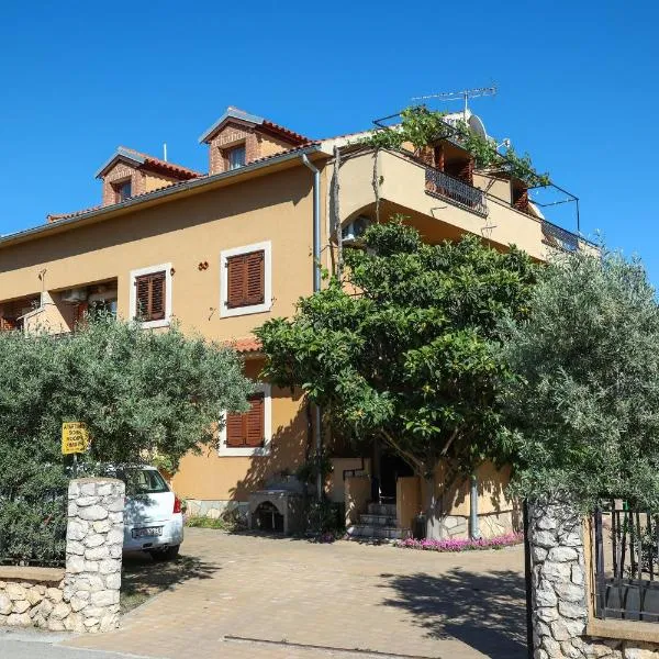 Apartments and Rooms Sinka, hótel í Biograd na Moru