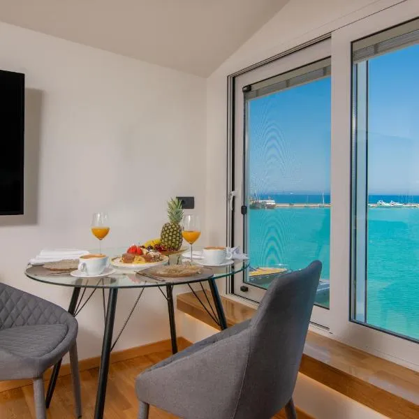 Minimal Loft with Sea View over Zakynthos Harbor!, hotel in Zakynthos Town