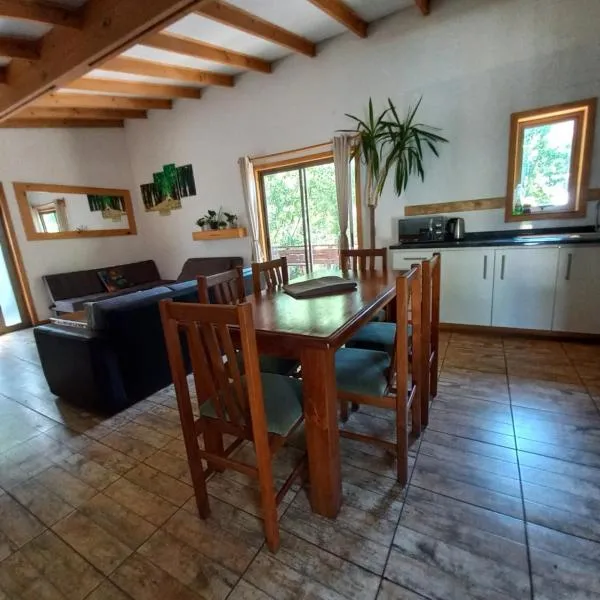 Cabañas Golem - Camino Termas de Chillán, hotel a Guangualí