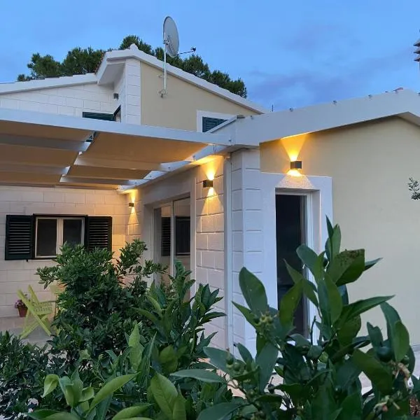 Holiday home Manuela, Hotel in Trogir