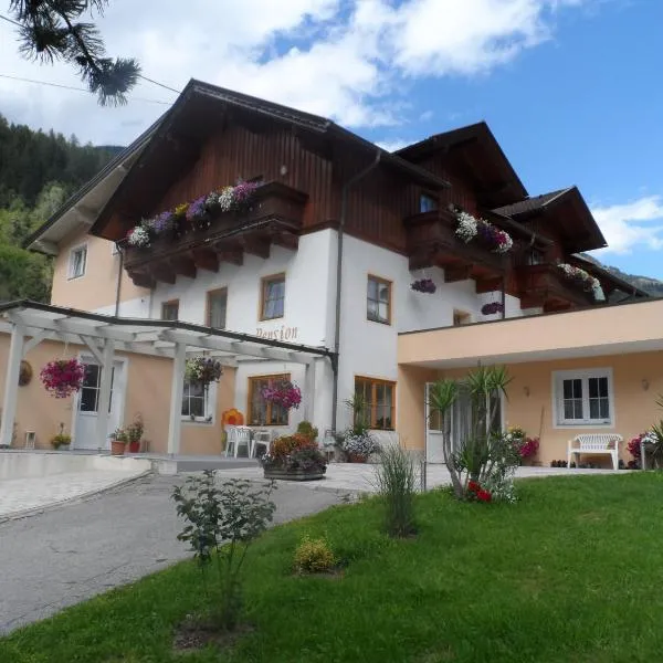 Pension Maier, hotel ve Flattachu