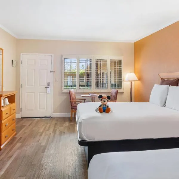 Anaheim Islander Inn and suites near Park and Convention center, hotel in Anaheim