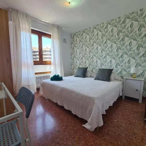 Dos Torres Tauriel - Espacioso apartamento con impresionantes vistas y garaje privado, хотел в Сарагоса