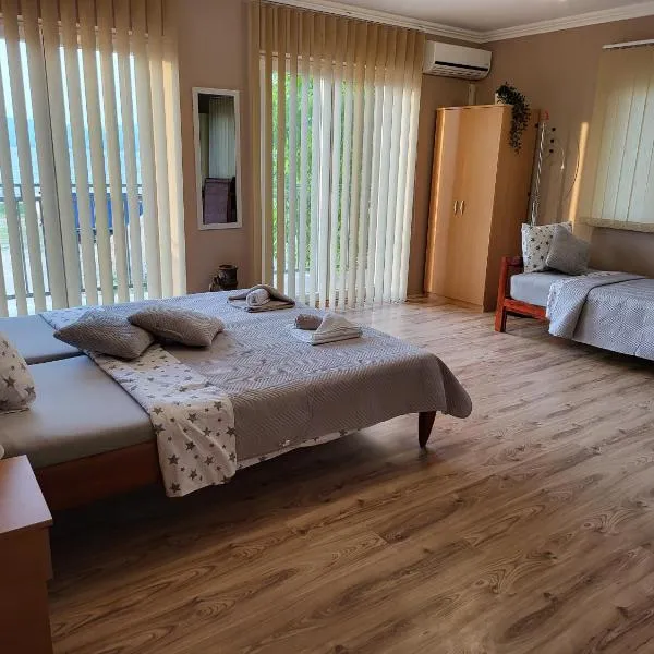 Sun and river Apartments: Golubac şehrinde bir otel