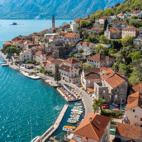 Charming Bohemian house in Perast, hotel din Perast