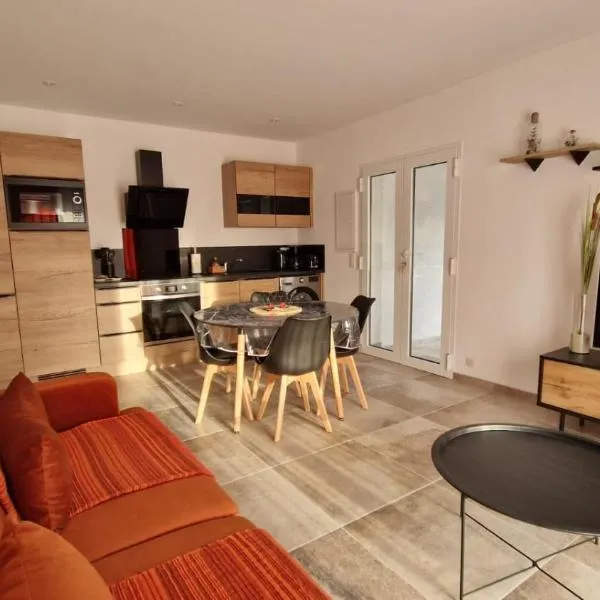 Petite maison en pierre，Afa的飯店