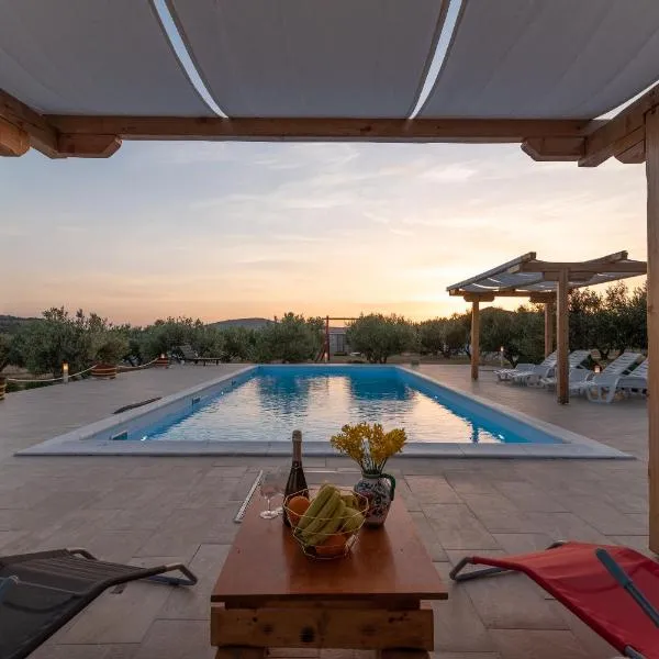 Kamp Marta, hotel v destinaci Marina
