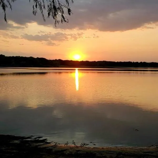 Lake Front cottage, hotel di Little Elm