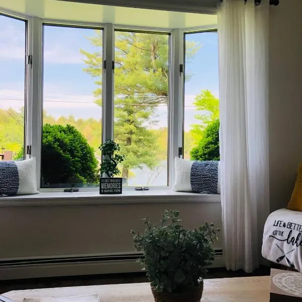 Catskills Cottage with Lake View Book Now, hotel in Rock Hill