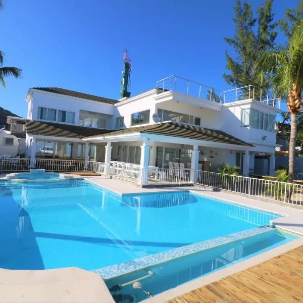 The Beach House - West Coast Mauritius, hotel v destinaci Riviere Noire