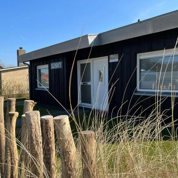 Bungalow Sunny, lekker uitwaaien op het strand!, hotel en Callantsoog