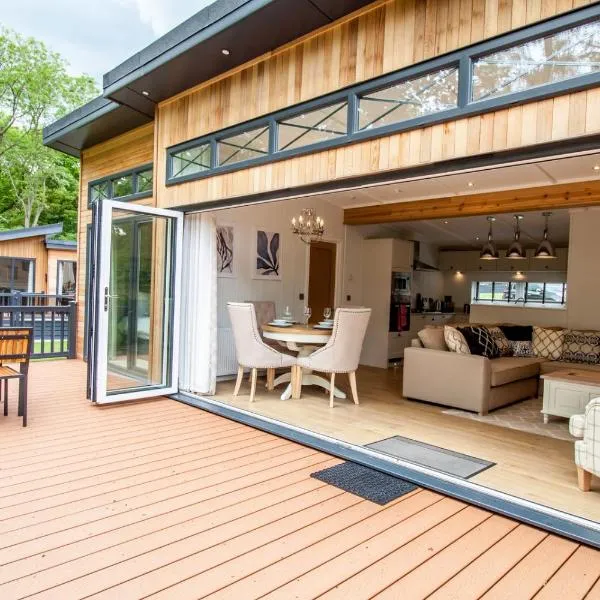 High Oaks Grange - Contemporary Lodges, hotel in Pickering