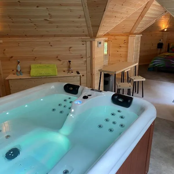 Les hebergements Insolites, hotel v destinaci Taradeau