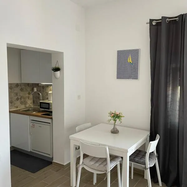 Apartments Anka Pag، فندق في باغ