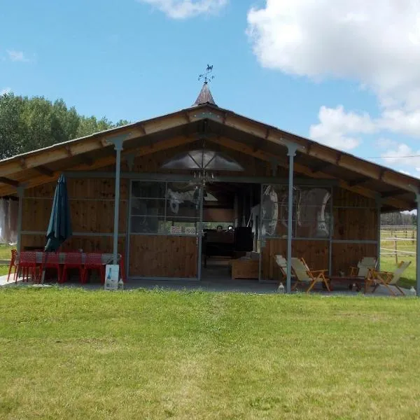 Camping du Petit Gué du Roi, hotel in Cléry-Saint-André