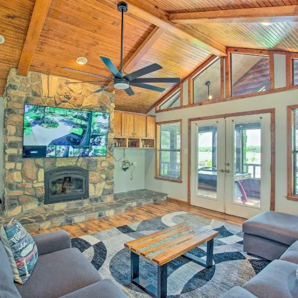 Waterfront Yantis Retreat with Deck and Zipline!, hotel in Yantis