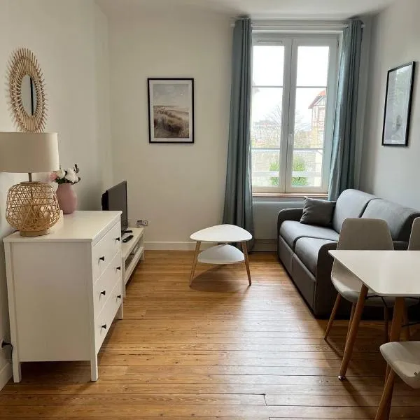 Superbe appartement proche port Guillaume, hotel v destinácii Dives-sur-Mer