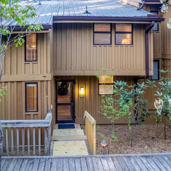 Whispering Woods Retreat, hotel in Sapphire