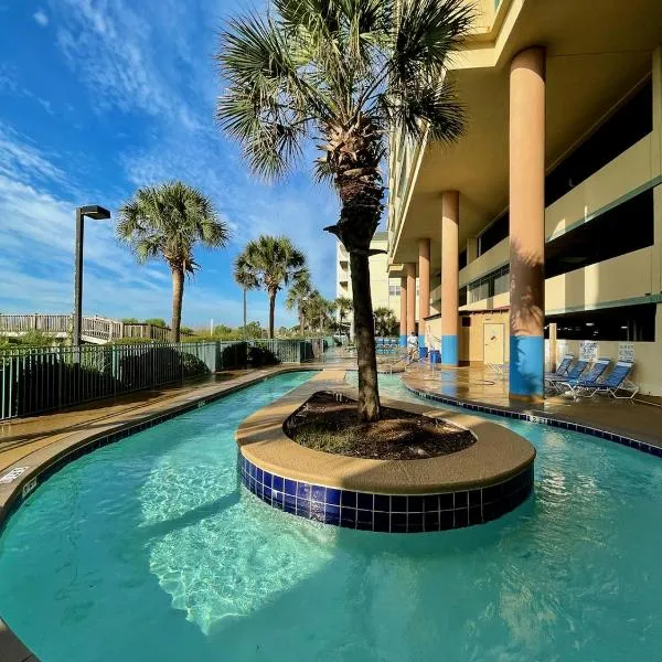 Oceanview Condo with Pool, hot tub, balcony, right on the beach, hotel v destinaci Myrtle Beach