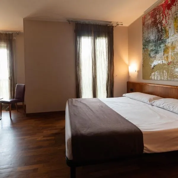 HOTEL QUERINI Budget & Business Hotel Sandrigo, hotel in Fara Vicentino