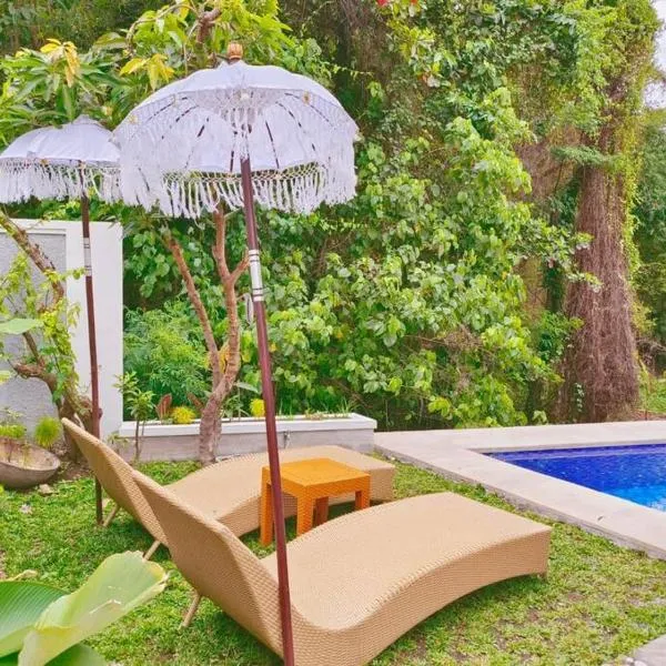 Coco Heaven Senggigi - 2 BR Private Villa with Private Pool, hotel v destinaci Lajor