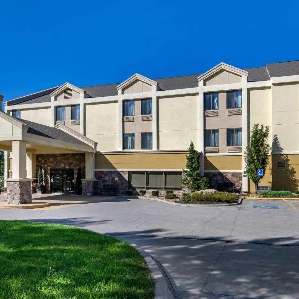 Comfort Inn & Suites Near Worlds of Fun, отель в Канзас-Сити