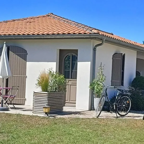 Studio indépendant mios bourg, hotel a Mios