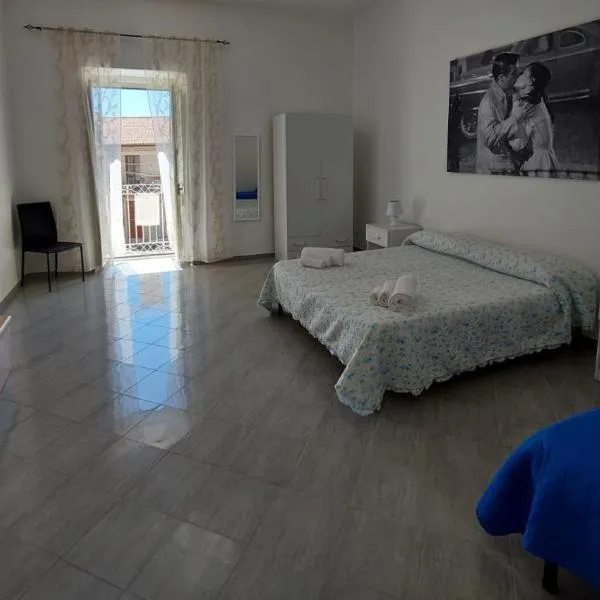 Casa Mario a 5 minuti da Tropea, fresca nuova e con posto auto!!!, hotel v mestu Brattirò