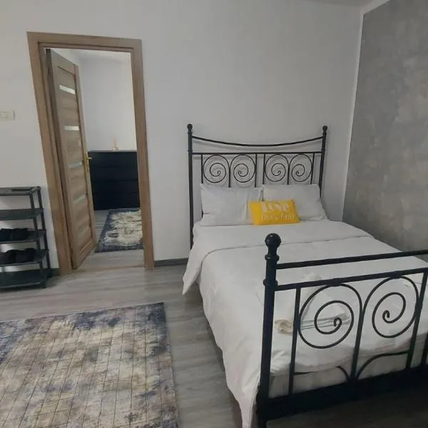 ANDI 2-apartament、バイレ・ヘルクラネのホテル