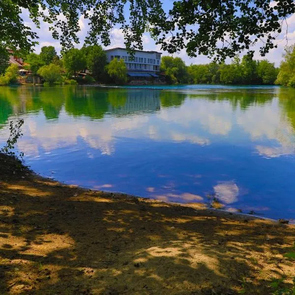 Apartment Green Lagoon, מלון בLohovo