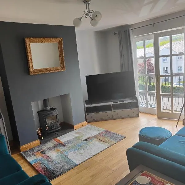 Castleview Large 3 Bedroom Family House - Glenarm, hotel in Glenarm